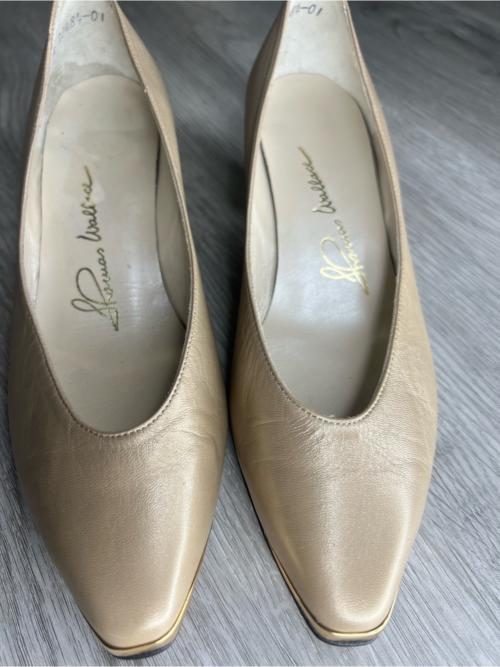 ✨ Vintage Classic Thomas Wallace Leather Kitten Heels with gold accents